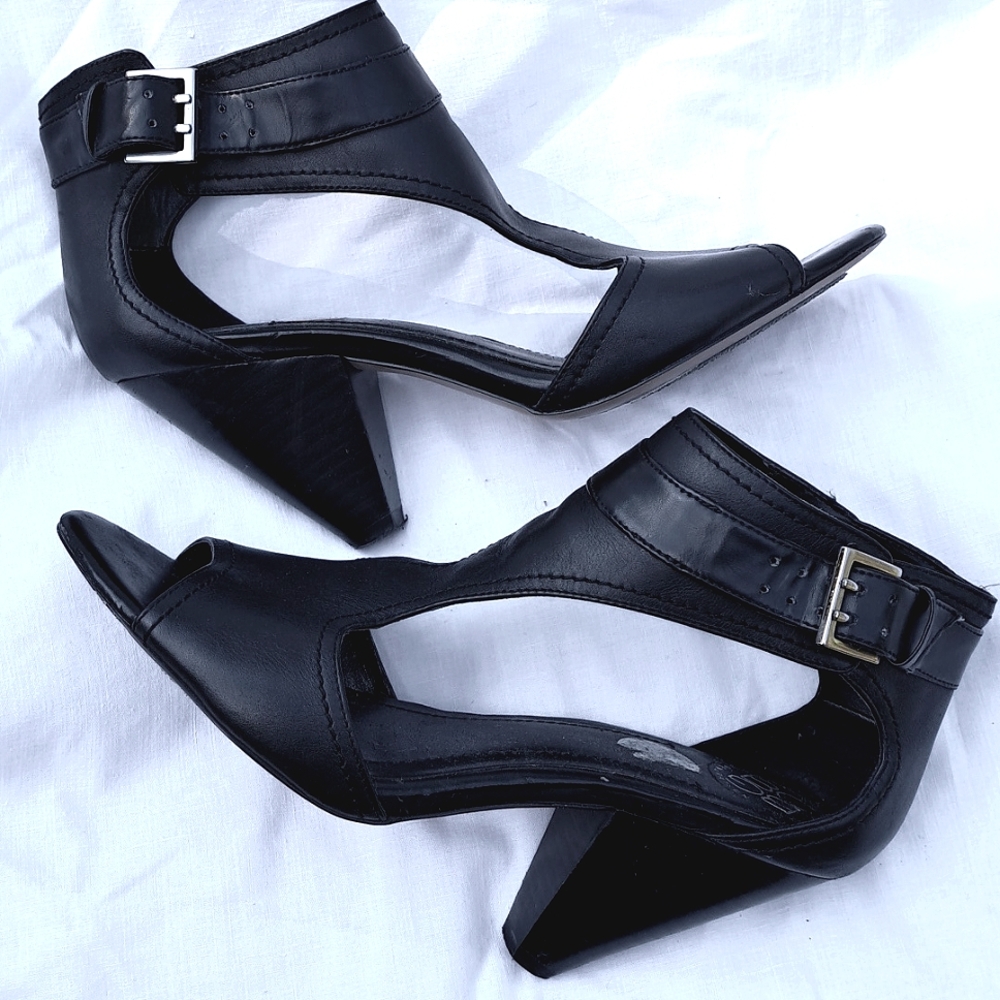 Peep toe, cutout, sandals